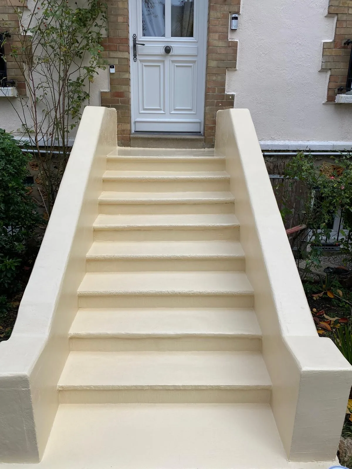 Réalisation : Rénovation et peinture d'escalier extérieur en béton — Peinture extérieure