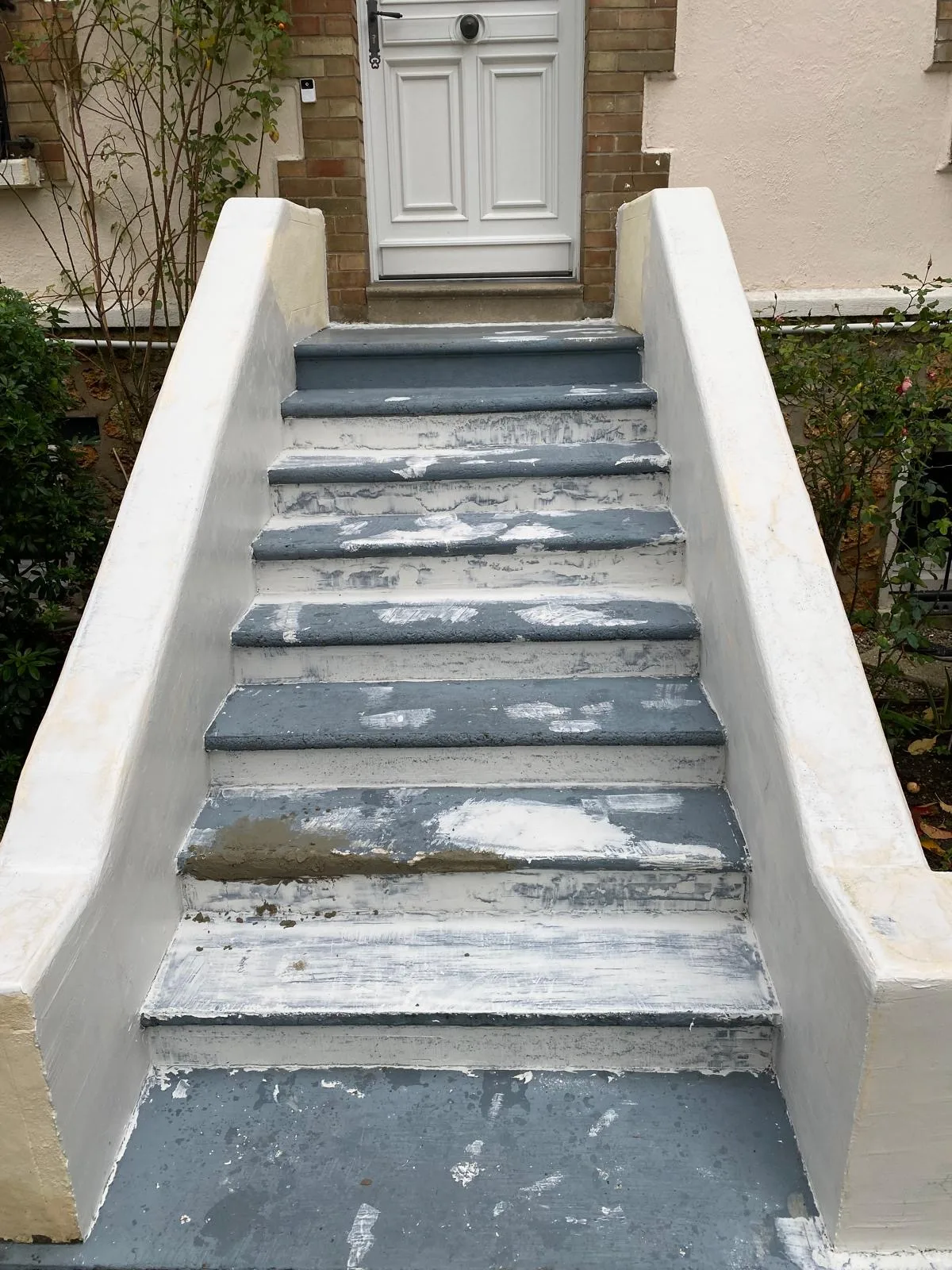 Rénovation peinture escalier extérieur béton — Peinture extérieure