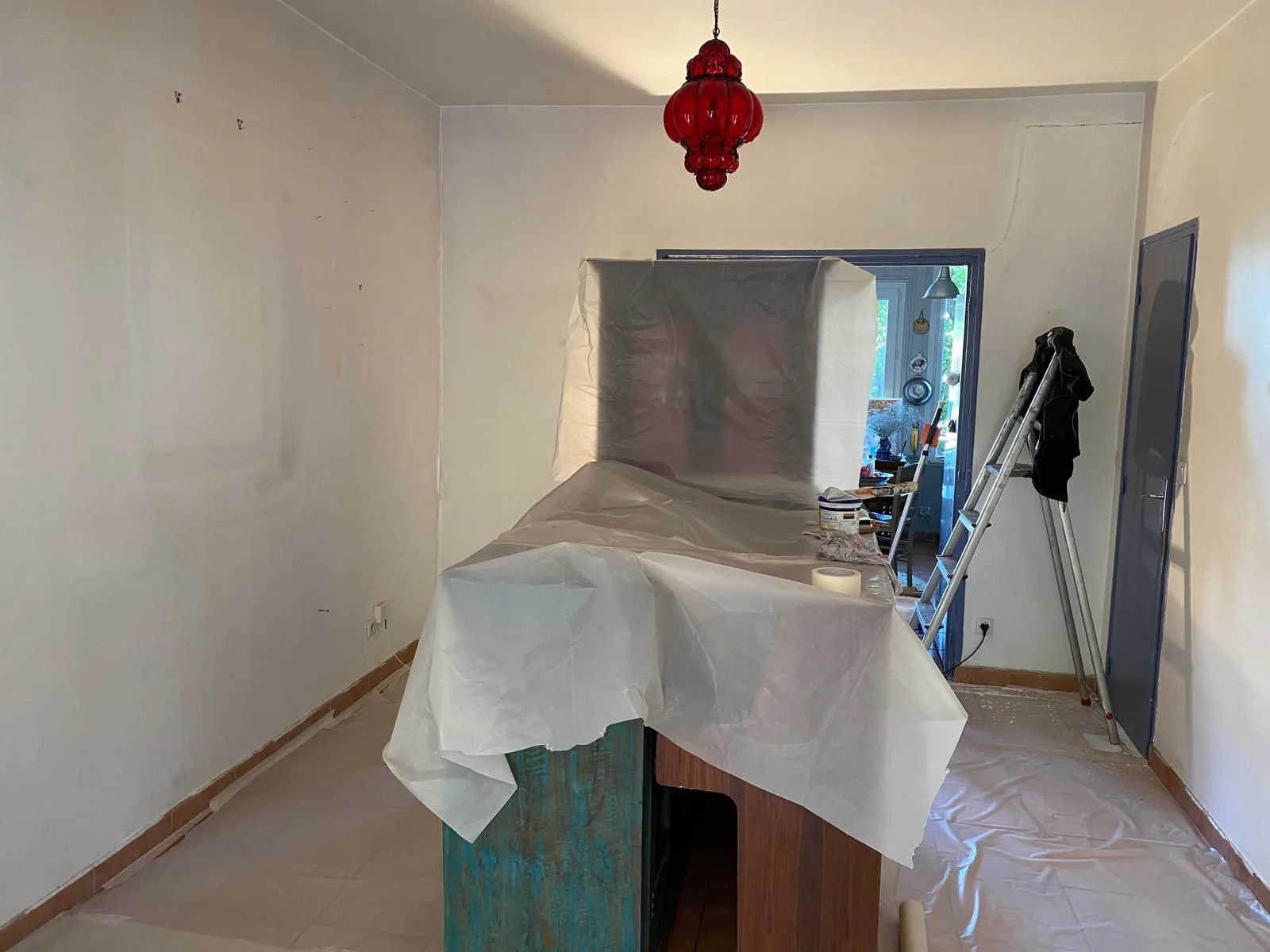 Mise en peinture d'un intérieur avec protection du mobilier et sols — Peinture intérieure